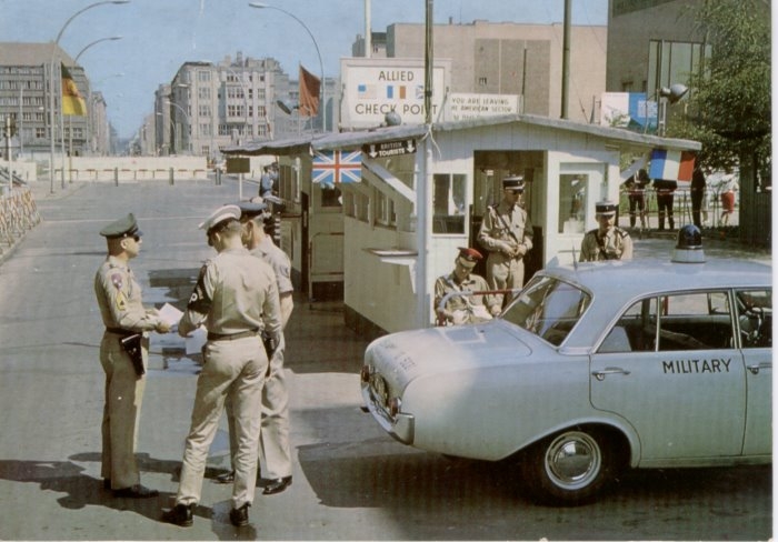 Berlin - Checkpoint Charlie